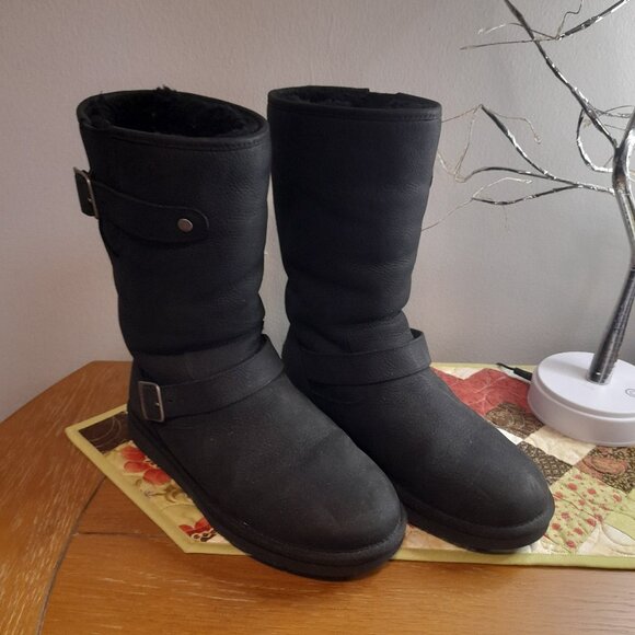 UGG Black Leather/Sheepskin Winter Boot with Buckles - Picture 1 of 7